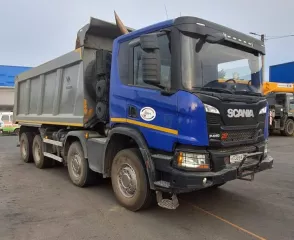 Грузовой самосвал SCANIA P8X400 P440, синий, 2020, 114 754 км, 12 МТ  324 л. с. , дизель, задний, VIN X8UP8X40005601534, Ставропольский край, г. Невинномыск, ограничения и обременения: отсутствует ПТС, зарегистрирован за должником Банка, перерегистрация автомобиля на нового владельца будет…
