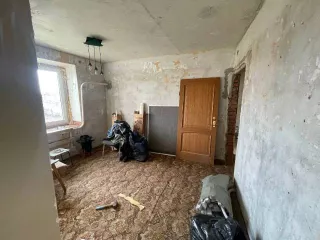 Жилое помещение площадью 37,5 кв.м., кадастровый номер 56:21:2901001:1160; земельный участок, вид разрешенного использования: для ведения личного подсобного хозяйства площадью 1 071+/- 23 кв.м., кадастровый номер 56:21:2901003:380. Местонахождение: Оренбургская область, Оренбургский район, п…