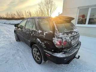 Lexus RX 2001 года, 223 лс, 275000 км, полный привод, АКПП. Легковой автомобиль: Lexus RX300, год изготовления: 2001, легковой универсал, г/н: А372МН155, цвет: черный, VIN: JTJHF10U010198958, ПТС 39 УК 884981, СТС 99 43 084566. (Ходовая часть под замену, сальники передних приводов под замену, свечи…