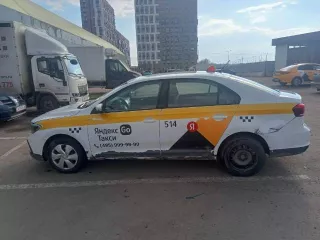 Автомобиль технически исправен, находится на полном ходу, акпп работает исправно, двигатель также в рабочем состоянии, присутствуют вмятины на кузове, а именно: вмятины на капоте и на заднем левом крыле (последствия ДТП).
