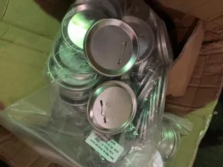 Запчасти и оборудование для производства сувениров, части запасные для сувенирной продукции, предположительно заготовки для изготовления. Велосипеды двухколесные без двигателя. Вешалки-плечики металлические. Набор болтов, вес 116,025 кг. Набор болтов вес 138,6 кг. Пистолет горячего воздуха, всего 5…