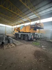 Liebherr LTM 1100-42, 2012 Кран на спецшасси Liebherr LTM 1100-42, 2012 года еще Кран на спецшасси Liebherr LTM 1100-42, год выпуска – 2012, идентификационный номер (VIN) WD9484700CEL05165, модель, № двигателя – D846A72010029322, цвет кузова – желтый, мощность двигателя л.с. (кВт) – 476 (350), тип…