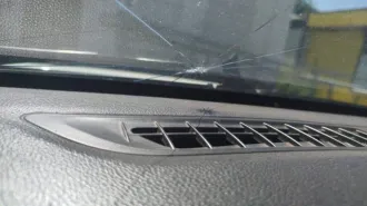 Chevrolet Cruze 2014 года выпуска, белого цвета. VIN: XUUJF35E9E0001495, ПТС: 33РВ 617196, государственный номер: К742НН53. Производитель: ЗАО АВТОТОР МЕНЕДЖМЕНТ (Россия). Модель двигателя: F16D4, бензиновый, номер: 140690010, мощность 124 л.с. (91 кВт), объем 1598 куб. см. Номер кузова…