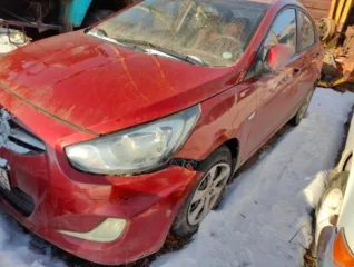 Hyundai Solaris, госномер Р381ЕТ/124. Год выпуска, состояние и комплектность не проверялись. Объем двигателя, мощность, VIN, коробка передач и привод не установлены. Экологический класс 4. Дата регистрации номера 2001-01-01. Пробег 0 км. Имущество обращено в доход государства, документы отсутствуют.