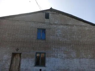 Общежитие 566.3 кв.м и земельный участок 1242 кв.м, Оренбургская область. Назначение: нежилое здание, количество этажей – 2, Литер Е, кадастровый номер 56:20:1201048:134, общая площадь 566,3 кв.м. Земельный участок, кадастровый номер 56:20:1201045:690, площадью 1242 кв.м., категория земель: земли…