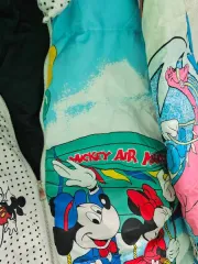 Одежда, обувь и аксессуары с маркировкой THE NORTH FACE, COLUMBIA, DISNEY, MICKEY MOUSE, чашечки для бюстгальтера, платки с товарным знаком «СК», кофты с товарным знаком «ZORA», кроссовки THE NORTH FACE, костюмы женские DISNEY, обувь, куртки-жилеты, куртки, жилеты, пальто без обязательной…