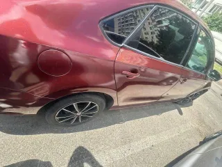 Volkswagen Polo, 2011, 105 лс, 200000 км, АКПП, XW8ZZZ61ZCG003465, требуется ремонт, сколы, ржавчина, коррозия. Является предметом залога ООО "МБ РУС Банк". Обременения и ограничения на распоряжение и эксплуатацию имущества, наложенные работниками службы судебных приставов, судебными органами…