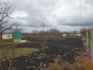 Земельный участок, кадастровый номер: 36:28:8415000:468 адрес: Воронежская область, р н Семилукский, с/п Лосевское, СНТ «Нива»  с. Лосево , ул. Ромашковая, уч. 149, площадь 1 500 м2. На данном земельном участке находится не зарегистрированное строение  дачный дом  размером 8 м. на 6.5 м., фундамент…
