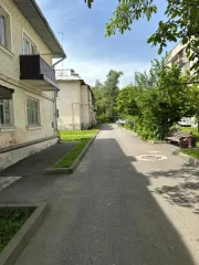 Однокомнатная квартира, назначение жилое, общая площадь 29,8 кв.м., расположенное по адресу: КБР, Чегемский район, с.п.п.Звездный, ул.Ленина, д.28, кв. №13, этаж-2, с кадастровым номером 07:08:1000001:411. Общие сведения об ограничениях и обременениях: нет. Кадастровая стоимость: 356799.13…