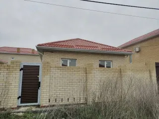 Дом 77,5 кв.м, участок 300 кв.м, Краснодарский край. Дом, площадью: 77,5 кв.м., с кадастровым номером: 23:07:0302000:18127, расположенный на земельном участке, площадью 300+/- 6 кв.м., с кадастровым номером 23:07:0302000:15367. Адрес: Российская Федерация, Краснодарский край, м.р-н. Динской…