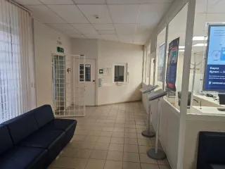 Нежилое помещение 361 кв.м, 11/250 доли на ЗУ 10 810 кв.м, Ленинградская обл., Кингисепп. Нежилое помещение - 361,0 кв. м с учетом неотделимых улучшений (23 поз.), помещения № 1-24 первого этажа (вход № 6) незавершенного строительством двухэтажного кирпичного здания общественного центра, 11/250…