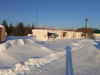 База ГСМ, кадастровый номер: 86:07:0000000:889, площадь застройки 822 кв.м., адрес: ХМАО-Югра, Октябрьский р-н, пгт Андра, мкр-н Спортивный, строен.9а. Сооружение состоит из территории хранения нефтепродуктов, включающей емкости 2000л (2шт.), 400л (1шт.), 200л (1шт.), сторожку (1шт.), а также АЗС…