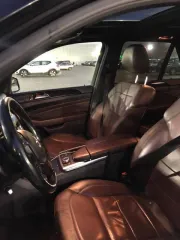 Mercedes-Benz M-Class 2015 года, 333 лс, 266000 км, полный привод, АКПП. Автомобиль марки/модели Мерседес Бенз/Mercedes-Benz ML 400 4MATIC, VIN: WDC1660561A556400, год выпуска 2015, цвет автомобиля: чёрный, климат-контроль, кожаный салон, поменян двигатель на пробеге 228 000 км, поставили нулевой…