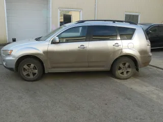 Mitsubishi Outlander 2011 года. VIN: JMBXTCW4WBU003609. Осмотр по адресу: г. Омск, ул. М. Жукова, д. 74/1, по четвергам в 18:00 по предварительной заявке. Контакты для связи и ознакомления с документами: тел. 8-950-781-45-99, e-mail: shap5984@bk.ru.