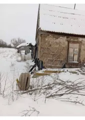 1/5 доли квартиры и земельного участка, Астраханская область; 1/5 доля квартиры и 1/5 доля земельного участка в Астраханской обл.; еще 1/5 доля квартиры и 1/5 доля земельного участка в Астраханской обл.; еще 1/5 доли в общей долевой собственности на земельный участок, площадь 1572 кв.м…