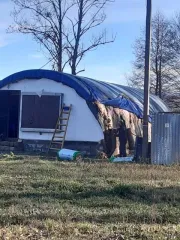 Ангар тентовый для кролиководческой фермы арочный утепленный быстровозводимый для маточно-откормочного корпуса (клеточное оборудование; комплект продольного поения; комплект системы отопления; комплект системы охлаждения; комплект системы навозоудоления).