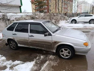 ВАЗ 211440 Лада Самара, 2009 г.в., VIN: XTA21144094798400, 81 л.с. Состояние хорошее, электрика вся работает. КПП в норме, не хрустит, двигатель не дымит. Имеется коррозия по кузову. Днище целое, пороги нужно варить. Зимняя резина.