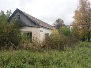 Земельный участок с кадастровым номером 02:42:130108:70 с расположенным на нем объектом недвижимого имущества с кадастровым номером 02:42:130108:548 по адресу: Республика Башкортостан, Салаватский район, Салаватский сельсовет, село Малояз, улица Социалистическая, дом 1.