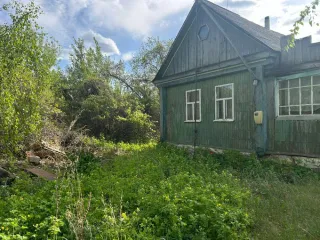 1/8 доли жилого дома 56,7 кв.м и земельного участка 1085 кв.м, г. Уварово, Тамбовская обл. 1/8 доля в праве на жилое здание, площадь: 56,7 кв.м., кадастровый номер: 68:30:0003077:36 и 1/8 доля в праве на земельный участок, площадь: 1 085 кв.м., категория земель: Земли населенных пунктов…