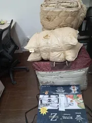1. Комплект: одеяло, наматрасник и две подушки 50 х 70 см; 2. Постельное белье: простыня, пододеяльник и две наволочки; 3. Набор посуды «Royal Germany»; 4. Комплект: одеяло, наматрасник и две подушки 50 х70 см; 5. Одеяло марки «La Vantelle Premium textile», две подушки 50 х70 марки «La Vantelle…