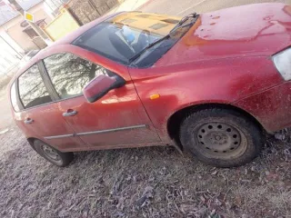 LADA Kalina 2010 года выпуска, государственный номер А764УХ21, VIN ХТА111960В0137837, цвет серебристо-красный.