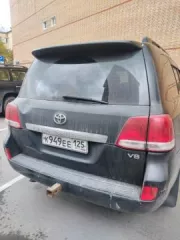 Toyota Land Cruiser 200, госномер М423КВ125.