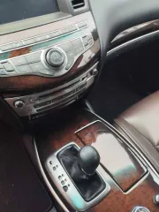 Infiniti QX60 2014 года, цвет темно-красный. VIN: 5N1AL0MMXEC552910, ПТС 78 УУ 673701, госномер С895МЕ777. Двигатель №684705Y, мощность 262 л.с. (193 кВт), объем 3.5 л (3498 куб. см). Максимальная масса 2715 кг, снаряженная масса 2082 кг. Автомобиль не на ходу, был передан судебными приставами на…