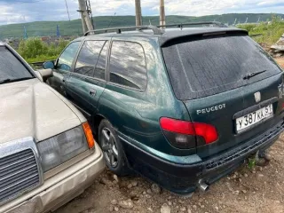 Peugeot 406 Break 1.8 16 V зеленого цвета 1997 года выпуска, госномер У387КА51. VIN: VF38ELFYE80312954. Ключ, СТС, ПТС отсутствует. Вмятина на переднем левом крыле. Сломано крепление на переднем бампере с левой стороны. Коррозия металла по всему кузову ТС. Аккумуляторная батарея отсутствует…