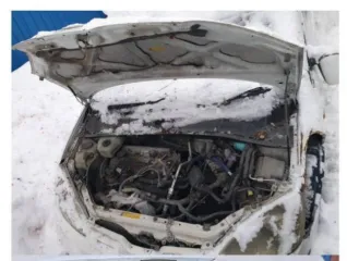 Toyota Prius, 1999 года, 58 лс, идентификационный номер VIN отсутствует, № кузова: NHW100034313, цвет белый, двигатель отсутствует, пробег неизвестен, техническое состояние неисправен, лобовое стекло повреждено.