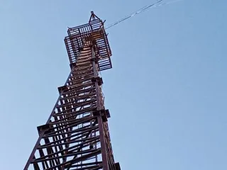 Антенно-мачтовое сооружение связи 7.8 м² Ханты-Мансийский автономный округ Антенно-мачтовое сооружение, назначение: сооружение связи, расположенное по адресу: г.Нефтеюганск, 2 микрорайон, возле дома № 24 Сооружение с кадастровым номером 86:20:0000058:3926 площадь 7.8 по адресу Ханты-Мансийский…