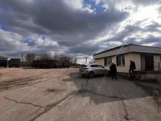 Нежилое помещение (здание АЗС № 43) общей площадью 49,5 кв.м, кадастровый номер 34:19:100260:352. Земельный участок общей площадью 3 605 кв.м, кадастровый номер 34:19:100260:29, категория земель: земли населенных пунктов, виды разрешенного использования: гаражи и стоянки хранения грузовых…