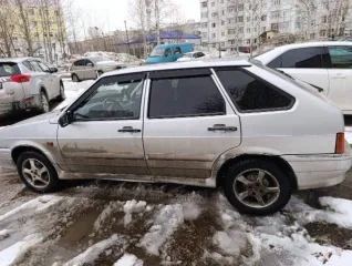 ВАЗ 211440 Лада Самара, 2009 г.в., VIN: XTA21144094798400, 81 л.с. Состояние хорошее, электрика вся работает. КПП в норме, не хрустит, двигатель не дымит. Имеется коррозия по кузову. Днище целое, пороги нужно варить. Зимняя резина.