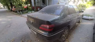 Peugeot 406, 2001 г.в., госномер У596МВ51, VIN VF38B3FZF81236089, двигатель 10LJ020212892, мощность 158 л.с. (116.2 кВт), объем 2230 см³, черный цвет, масса 1910 кг, снаряженная масса 1370 кг.