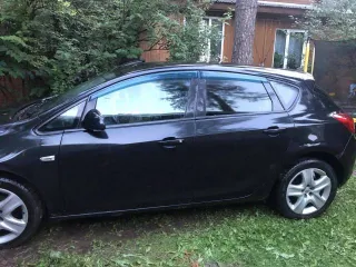 Opel Astra 2011 года, 115 л.с., 162040 км, АКПП. Легковой автомобиль, марка, модель: OPEL ASTRA, VIN: XUFPD6DD9B3026558, категория ТС – В, 2011 г.в., модель двигателя A16XER 20RJ6407, кузов: XUFPD6DD9B3026558, цвет кузова – черный, мощность двигателя, л.с. (кВт) – 115 (85), рабочий объем двигателя…