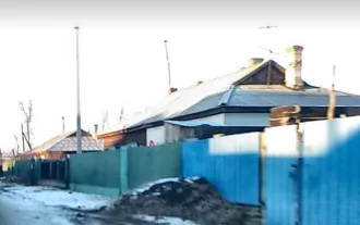 1/5 доли в праве собственности на жилое помещение, кадастровый номер: 75:04:160342:128, площадь: 63,8 кв.м., 
Расположенное по адресу: Забайкальский край, р-н. Борзинский, г. Борзя, ул. Первомайская, д. 7, кв. 2 
(В ЕГРН зарегистрировано на имя супруга должника)