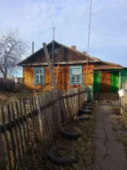 1/4 доля квартиры и 1/4 доля земельного участка в Красноярском крае. Еще 1/4 доля квартиры и 1/4 доля земельного участка в Красноярском крае. Еще 1/4 доли земельного участка площадью 1400 кв.м., назначение: Земли населённых пунктов. Адрес: Россия, Красноярский край, Ужурский район, п. Приреченск…