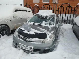 Nissan Tiida, 2013 легковой автомобиль седан, г/н X297CP124, VIN 3N1BCAC11UK582846, номер кузова 3N1BCAC11UK582846, номер двигателя 359516C, цвет серый. Рабочее состояние не проверялось, видимых повреждений не имеет. Обременения: залог, запреты судебного пристава исполнителя на регистрационные…