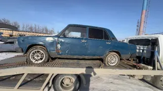 ВАЗ 21074 2005 года, госномер М953КТ761, VIN XTA21074052091915. Автомобиль имеет следы эксплуатации такие как потертости лакокрасочного покрытия на кузове автомобиля, имеются загрязнения подкапотного пространства и салона автомобиля. Возможны скрытые дефекты. Проверку истории автомобиля через…
