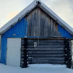 Земельный участок 812 м² и нежилое здание 19,9 м², Чувашия, Ибресинский район. Земельный участок, категория земель: земли населенных пунктов, площадью 812 кв. метров, с кадастровым номером 21:10:221302:58, по адресу: Чувашская Республика, Ибресинский район, п. Березовка, с расположенным на нем…