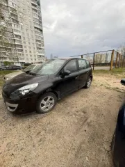 Renault Scenic 2010, черный. VIN: VF1JZ1B0D42981280, ПТС: 78УМ113166, госномер: В311ЕУ45. Производитель: Renault S.A.S. (Франция). Двигатель бензиновый, модель K4MR858, номер D056377, мощность 110 л.с. (81 кВт), объем 1598 куб. см. Кузовной номер: VF1JZ1B0D42981280. Экологический класс 4…
