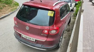 Volkswagen Tiguan 2009, 170 лс, 220270 км, полный привод, АКПП, на ходу, состояние удовлетворительное, салон кожаный со следами использования, имеются вмятины, царапины по кузову, автомобиль на литых дисках, пробег 220 270 км, отремонтирован после дтп (передний бампер, капот, фары, радиатор)…