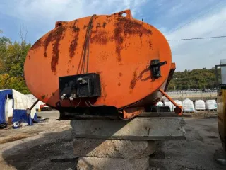 Цистерна 96741-01, государственный регистрационный знак АН 7544 02. Характеристика: страна-производитель машины: Россия; VIN: X1F96741N10004102; год выпуска: 2001; заводской № машины (рамы): отсутствует; цвет: оранжевый; паспорт транспортного средства / ПТС /: МА № 02 КА 042529 от 01.03.2001 г…