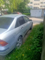 Ford Focus 2004 легковой, VIN X9FFXXEEDF4S42493, на условном ходу. VIN-номер частично не читаемый, требуется ремонт.