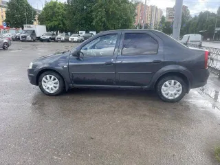 Renault Logan 2010 года, 102 лс, 162229 км, VIN X7LLSRBYHAH343698. Техническое состояние транспортного средства: нет нижнего лямбда зонда, из-за этого горит чек, необходимо поменять ремень ГРМ с помпой и передние колодки, не работает кондиционер, вытек фреон, не работает ручной тормоз.