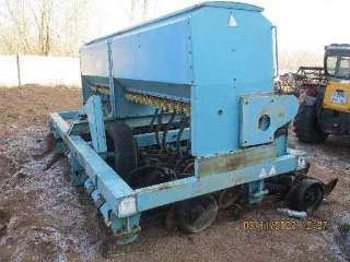 Посевной агрегат Берегиня АП-421, 2012 г.в. Посевной агрегат Берегиня АП-421 (с устройством для мелкосемянных культур), 2012 г.в., зав. №: 002 (Отсутствуют семяпроводы, имеется износ и деформация сошников).