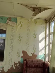 Жилое здание, площадь: 40,4 кв.м., кадастровый номер: 30:04:010106:10593 и земельный участок, площадь: 399 кв.м., категория земель: Земли населенных пунктов, разрешенное использование: Для ведения личного подсобного хозяйства, кадастровый номер: 30:04:010103:175, Адрес (местоположение): обл…