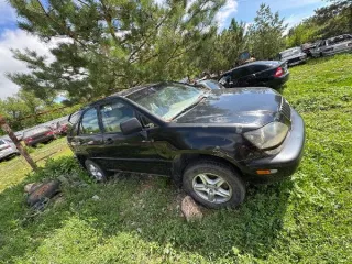 Lexus RX-300 2000, годные остатки - легковой автомобиль Lexus RX-300, 2000 г.в. (64-010733). Первичный идентификационный номер был изменен путем исправления нескольких знаков порядкового номера, первичный номер двигателя уничтожен, VIN на момент вынесения решения JT6HF10U8Y0134669, г/н T677TT64…