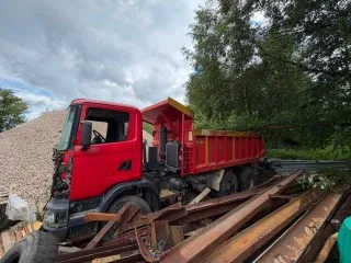 Scania R124СВ6Х6НZ360 2003 года (грузовой самосвал), VIN: YS2R6Х60001290477, гос. рег. номер: А122ХУ799.