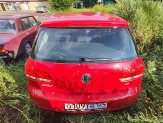 Автомобиль Volkswagen Golf 2010 года выпуска, госномер О109ТВ124, VIN XW8ZZZ1KZAG001765. Отсутствует аккумулятор.