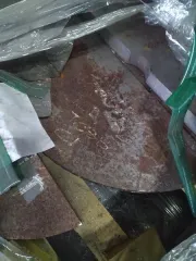 Металлические изделия в форме полукруга, на паллете - 5 шт. № ф-11/24/161 бх - 78.